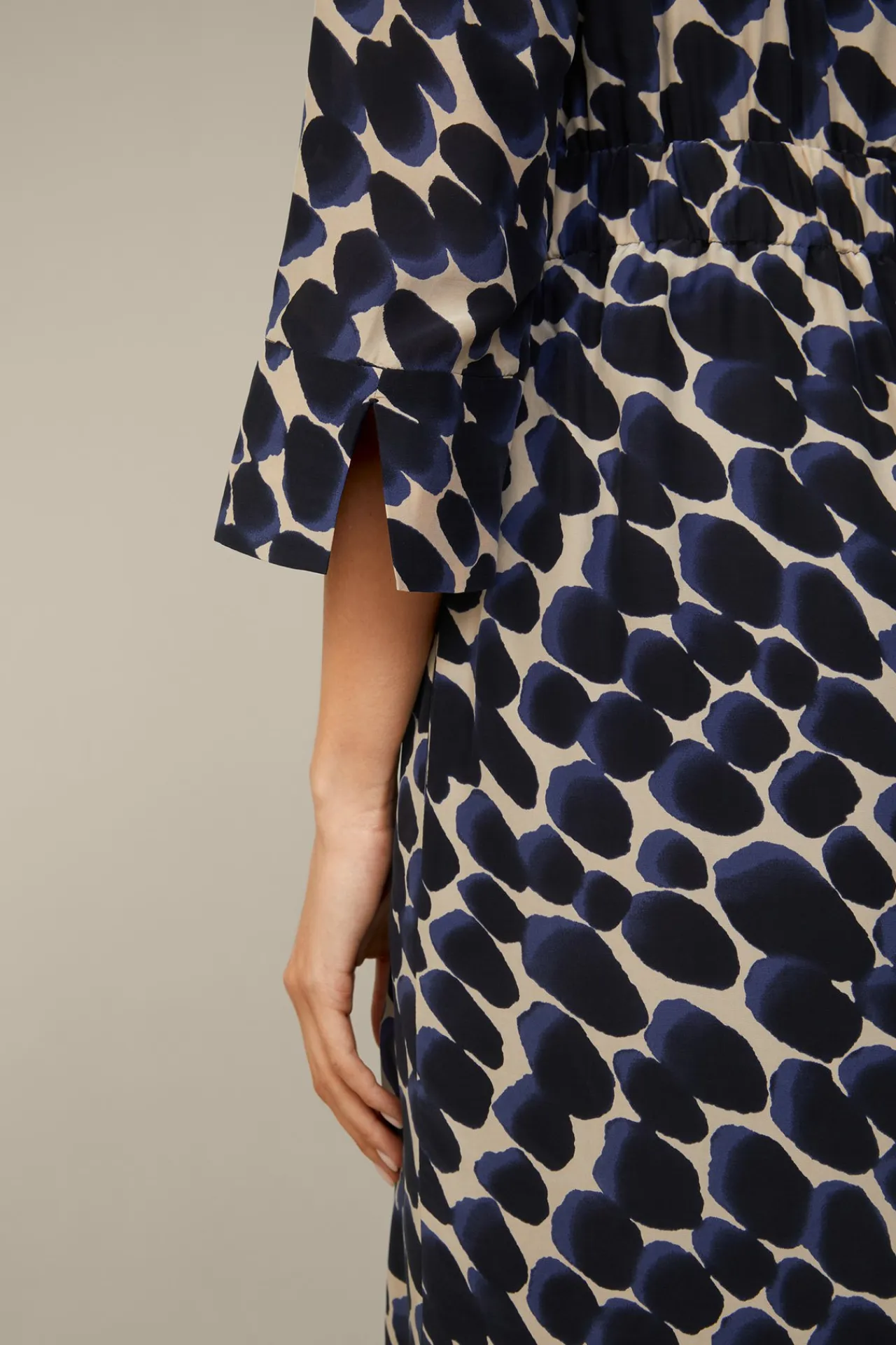 Viskose-Seidenmix-Wickel-Kleid In Navy-Beige Gemustert*Windsor Online